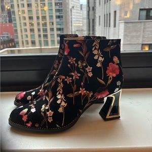 L'Artiste by Spring Step - Sultry Boot